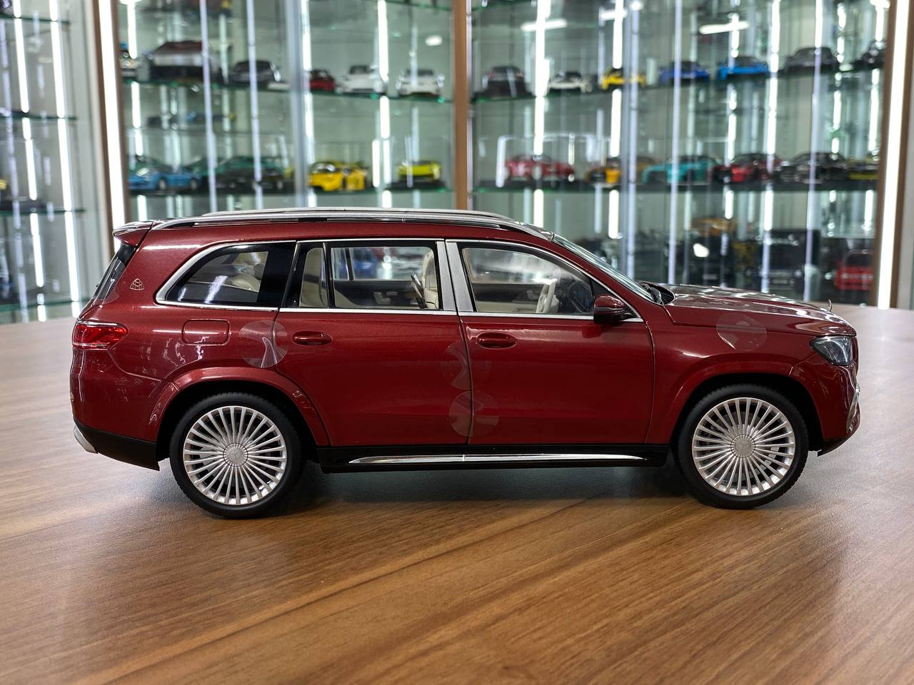 1/18 Diecast Mercedes-Maybach GLS 600 4MATIC Paragon Scale Model Car