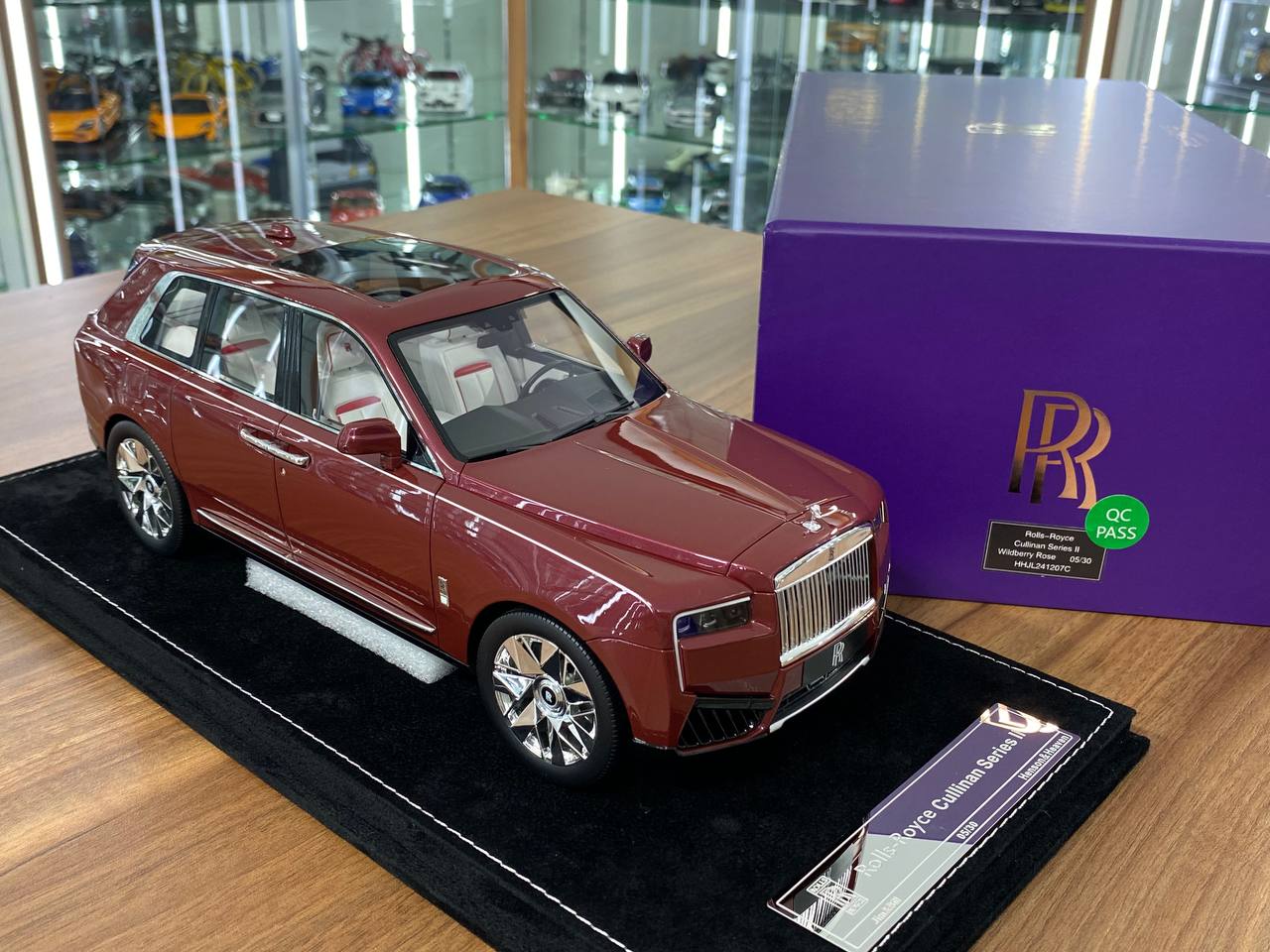 1/18 Resin H&H Rolls Royce Cullinan Series II Wildberry Rose Ltd.Edn.30pcs