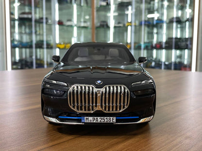 1/18 Metal Diecast Full Opening Minichamps Dealer Edition BMW i7 (2022) - Black Metallic