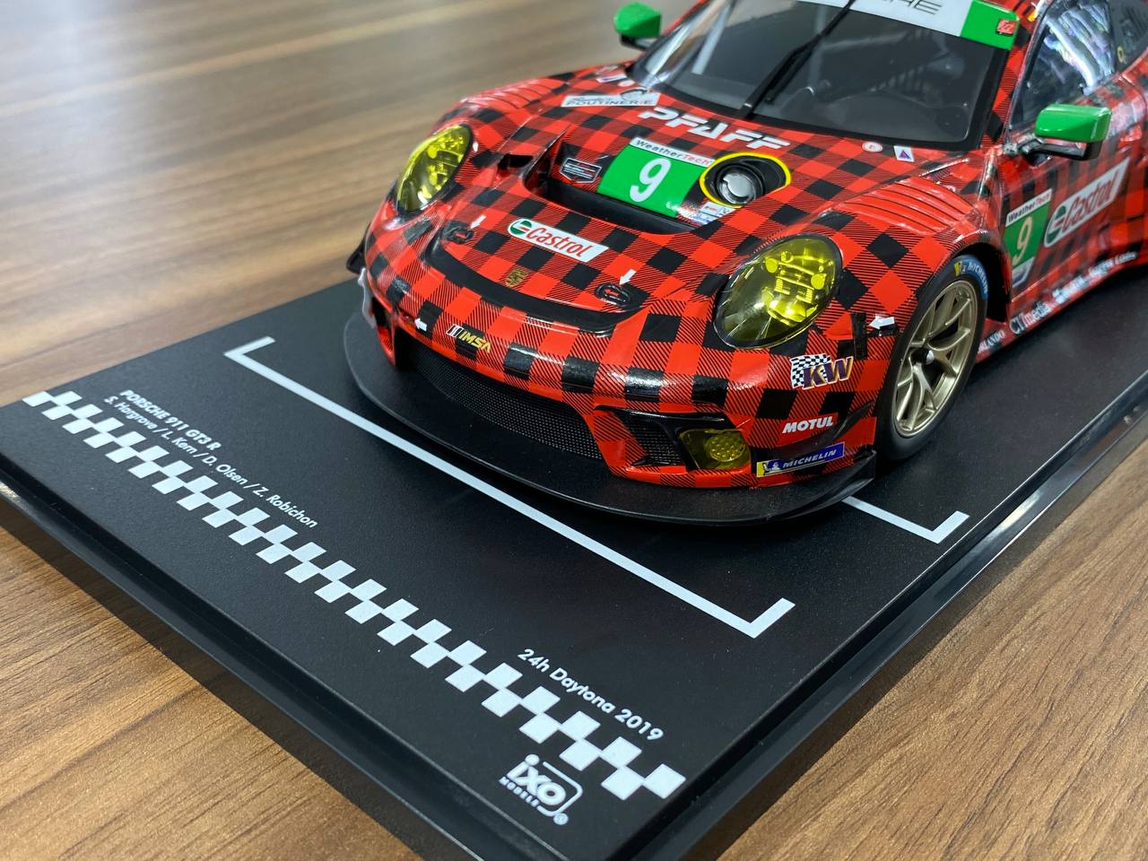 1/18 Diecast  ixo Models PORSCHE 911 GT3 R #9 S. Hargrove / L. Kern / D. Olsen / Z. Robichon 24h Daytona 2019 Racing Red / green