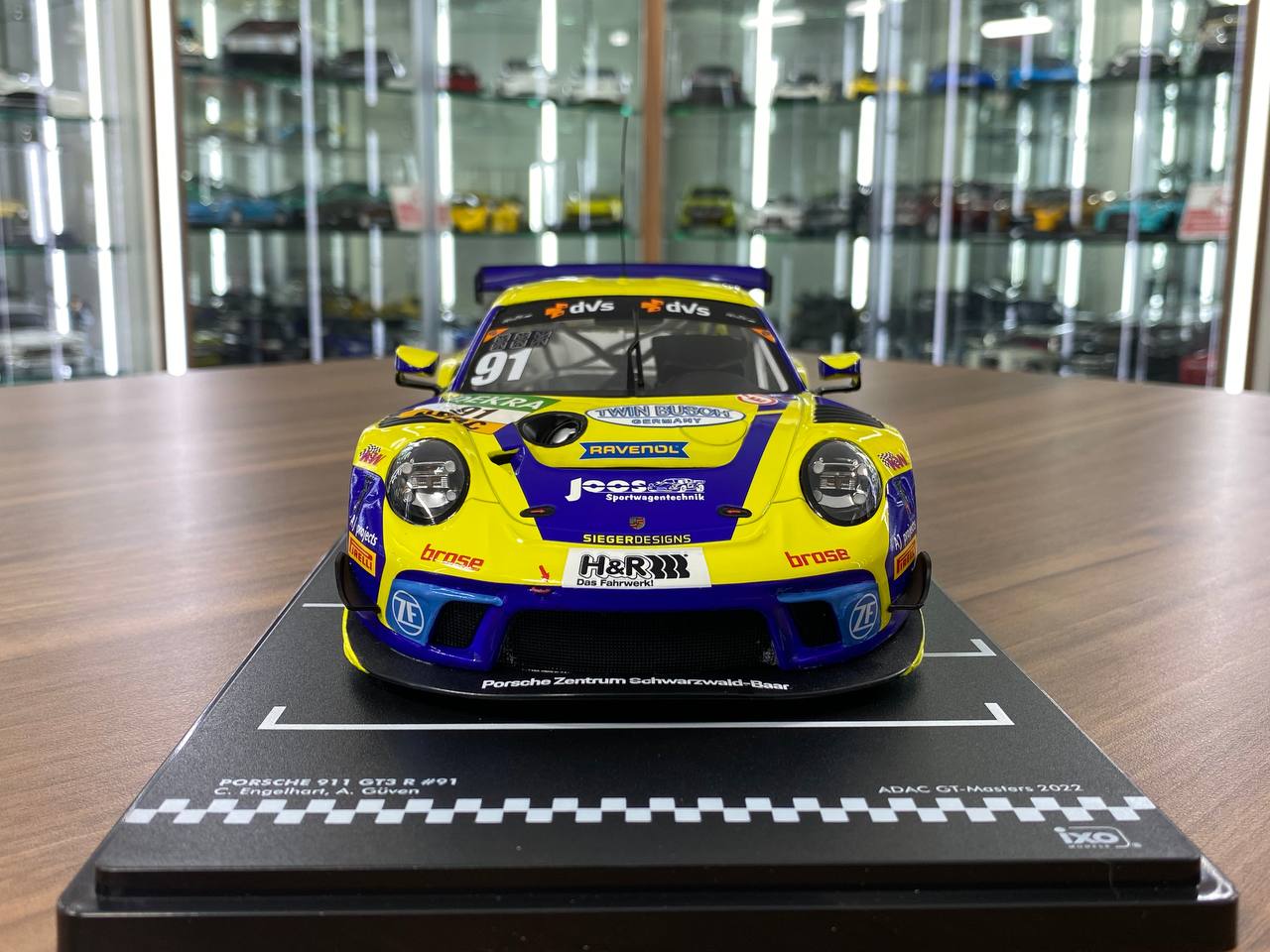 1/18  Diecast  ixo Models PORSCHE 911 GT3 R #91 C. Engelhart, A. Güven Racing yellow/ blue