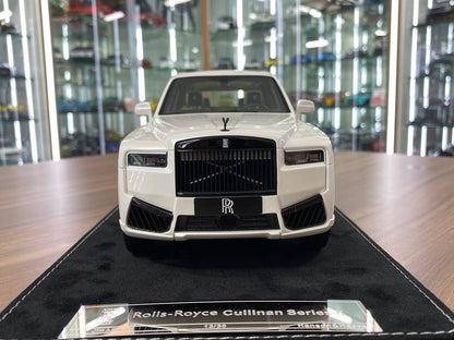 1/18 Resin Model – H&H Rolls Royce Cullinan Series II Pearl White with Black Badge  Limited Edition: 30 pcs