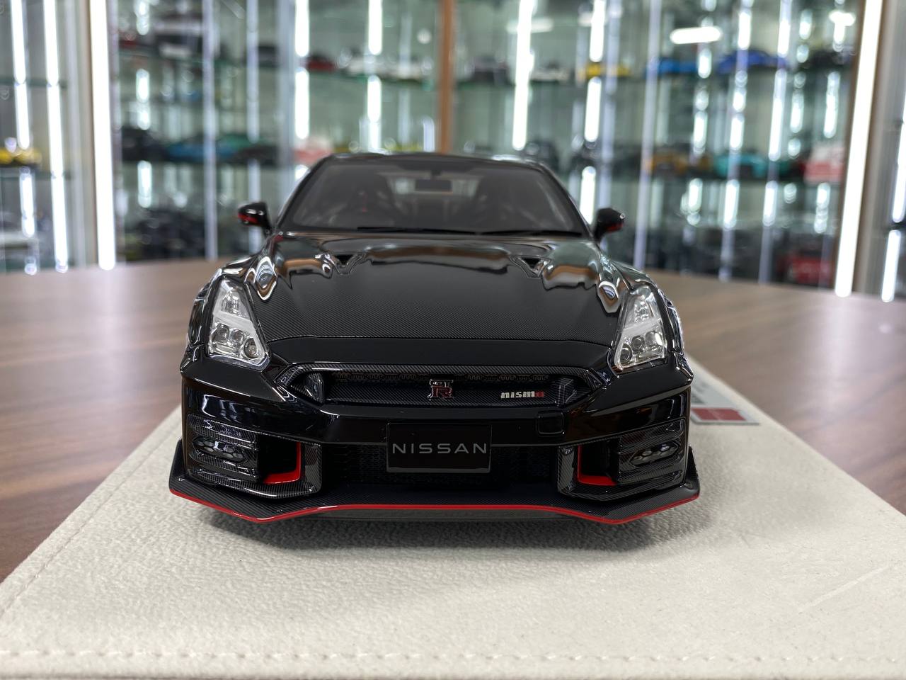 1/18 Resin Model – Nissan GT-R R35 NISMO Special Edition | Make Up |Black / Carbon Fiber Hood