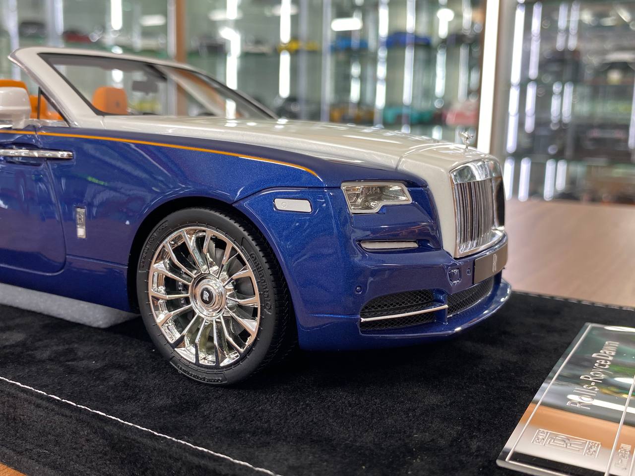 1/18 Resin Model – Rolls Royce Dawn | H&H |Sapphire / Pearl White
