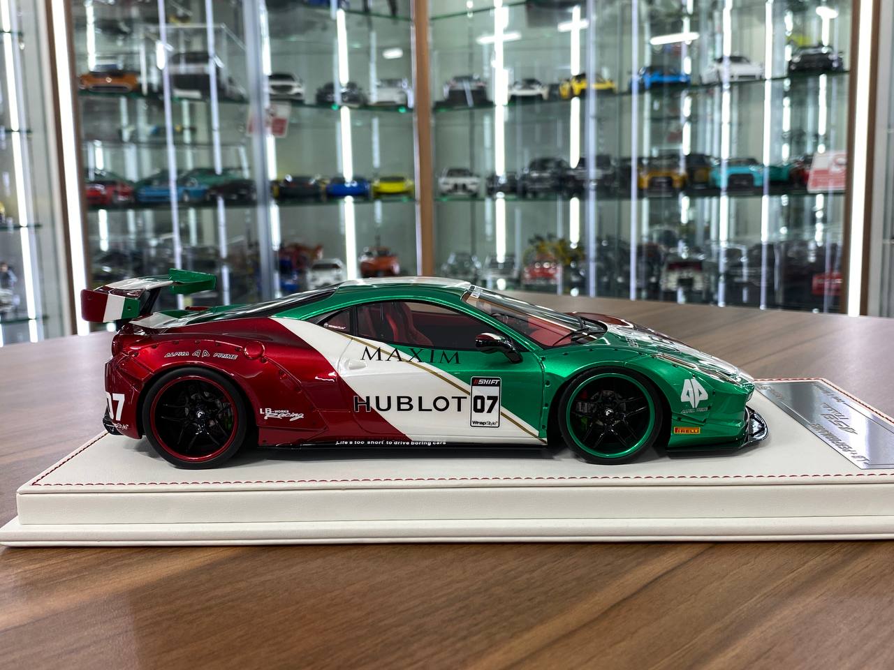 Ferrari 458 Italia 1/18 限定モデル FERRARI 458 ITALIA BLACK METALLIC 1:18 by HOT WHEELS ELITE