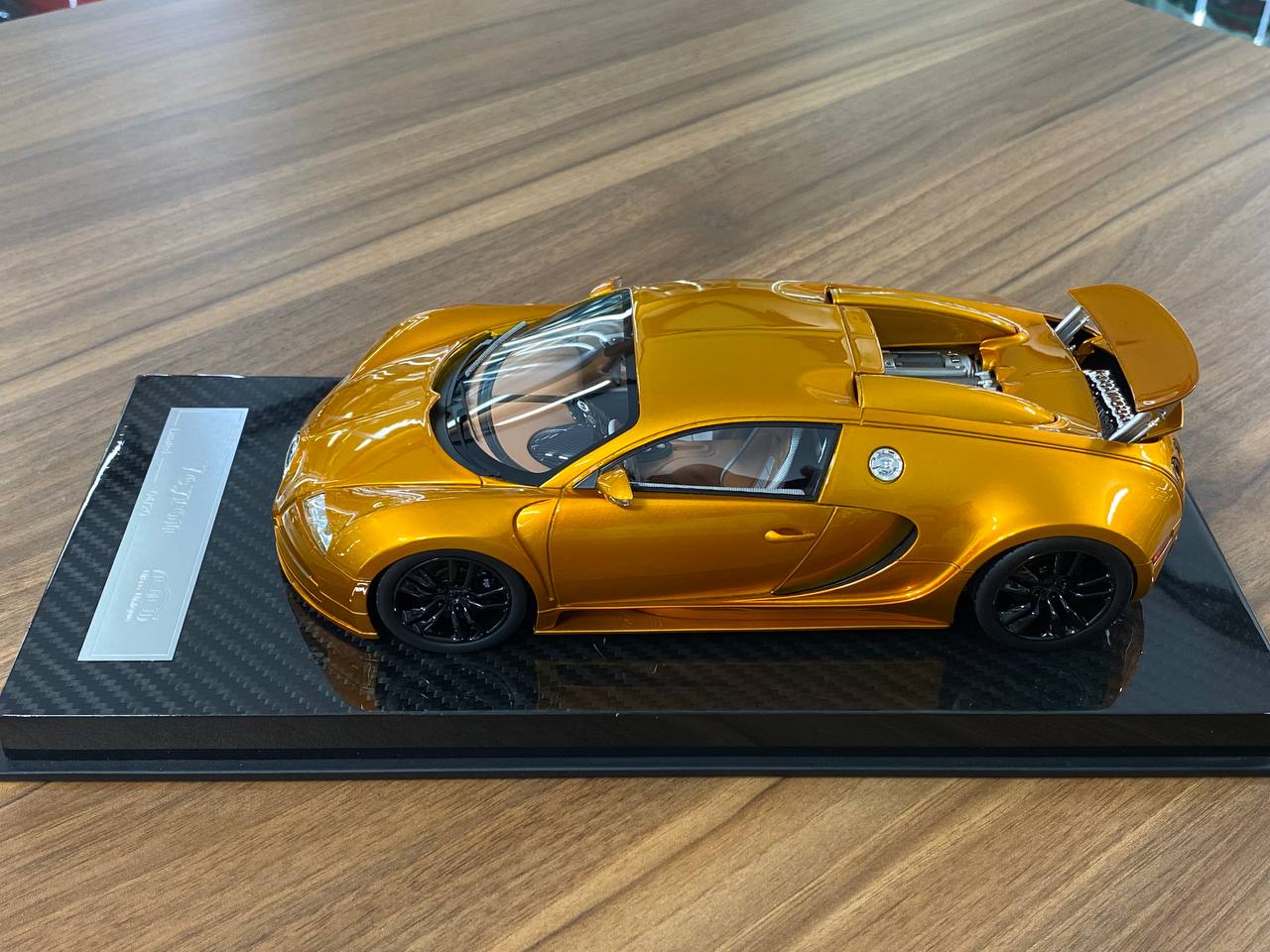 1/18 Resin Model – Bugatti Veyron | Ultra Unique | Gold | Limited 20 pcs