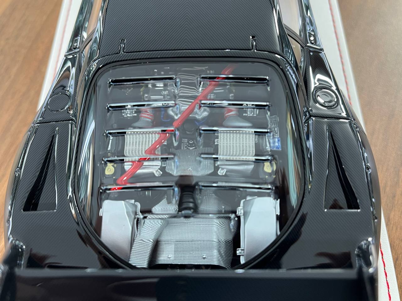 🏁 Davis & Giovanni 1:18 Resin Ferrari F40 LBWK – Full Carbon Fibre | White/Black Interior | 04 of 18