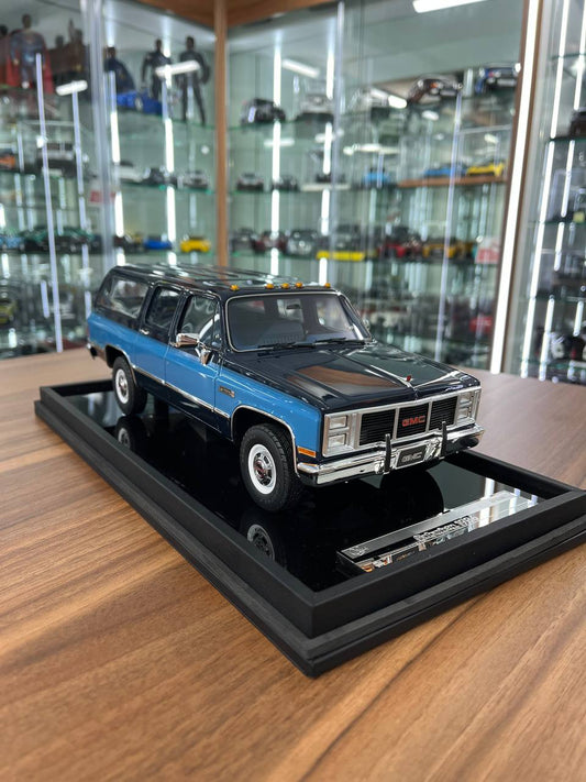 1:18 GMC Suburban 2500 (1986) – Old School Models | Resin | Limited to 100 pcs | Navy Blue