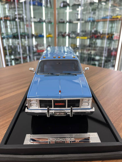 1:18 GMC Suburban 2500 (1986) – Sky Blue – Resin by Old School Models – Limited 100 pcs