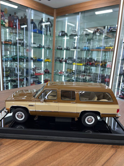 1:18 Resin GMC Suburban 2500 (1986) – Brown/Beige –  Old School Models – Limited 100 pcs