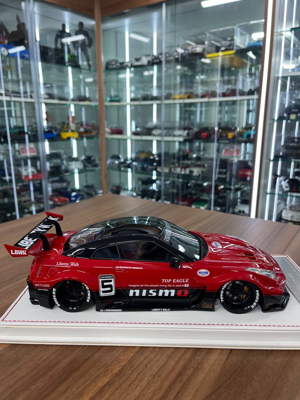 ★ 1/18 Davis & Giovanni Nissan R35 Nismo GT-RR LBWK #5 – Metallic Red | Limited to 25 Pieces