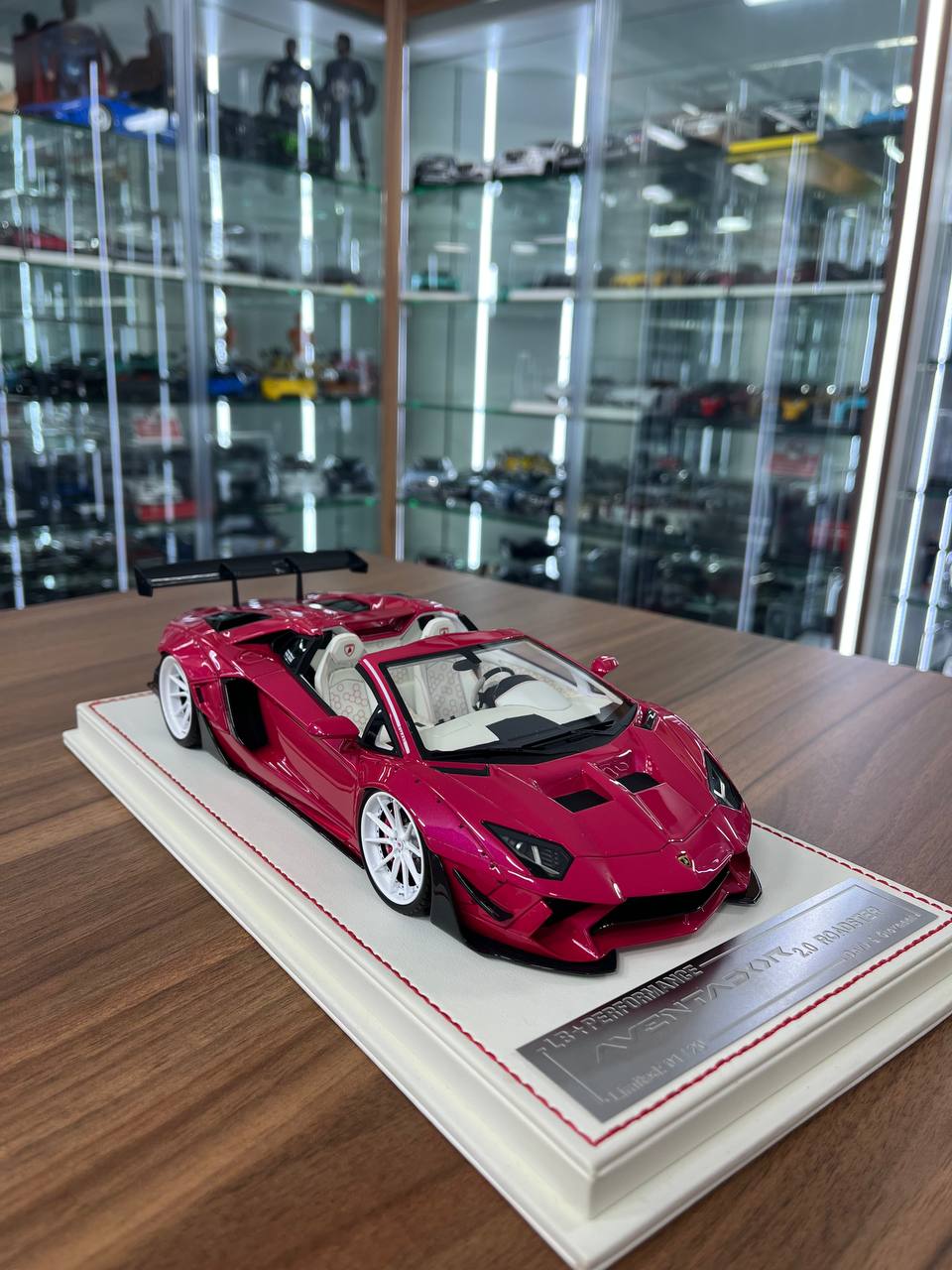 1:18 Lamborghini Aventador 2.0 Roadster LB Performance Pink