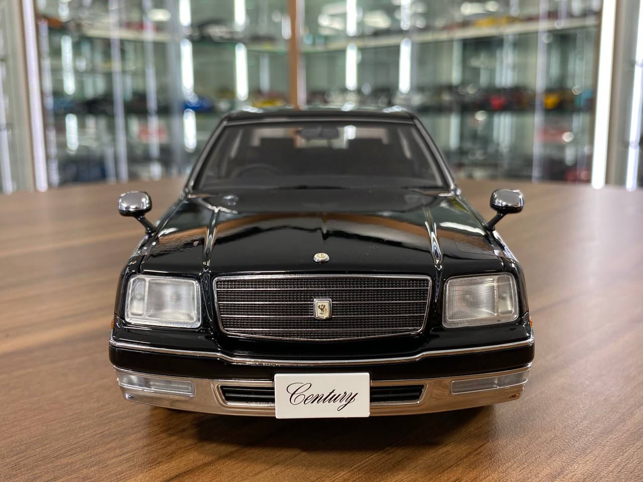 1:18 Diecast Model Toyota Century 1997 Black | Almost Real | Full-Opening