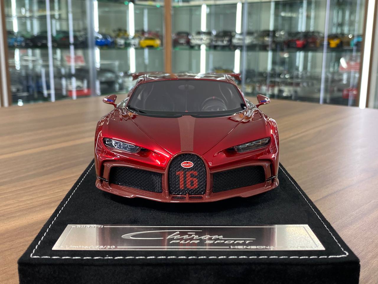 1/18 H&H Bugatti Chiron Pur Sport Pearl Red Carbon Fiber | Resin | Limited 30 pcs