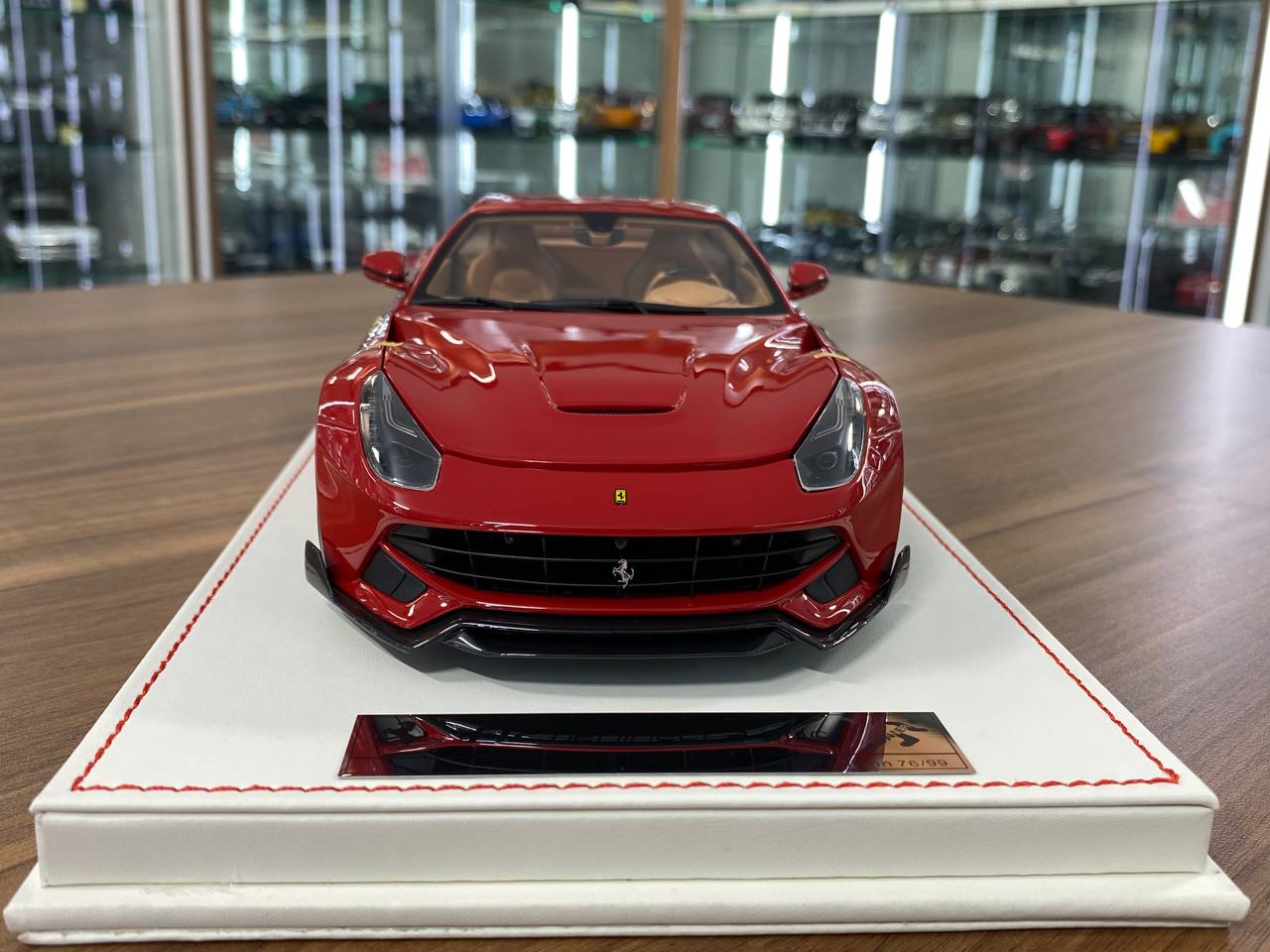 1/18 Resin( Hood Opens ) Runner Ferrari F12 Berlinetta DMC Limited 99 pcs Red