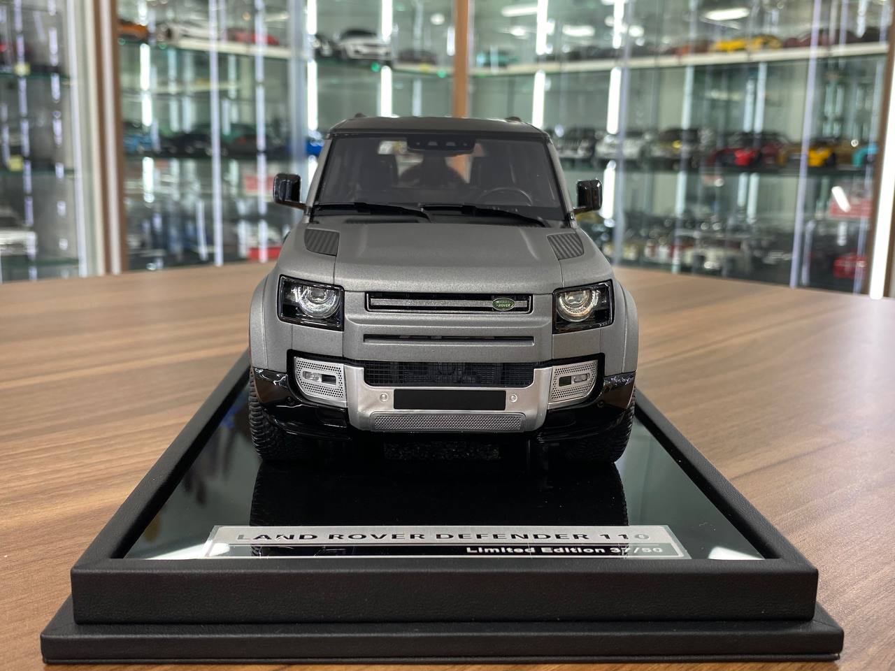 1/18 Resin MotorHelix Land Rover Defender 110 Matt Grey  Limited 50 pcs