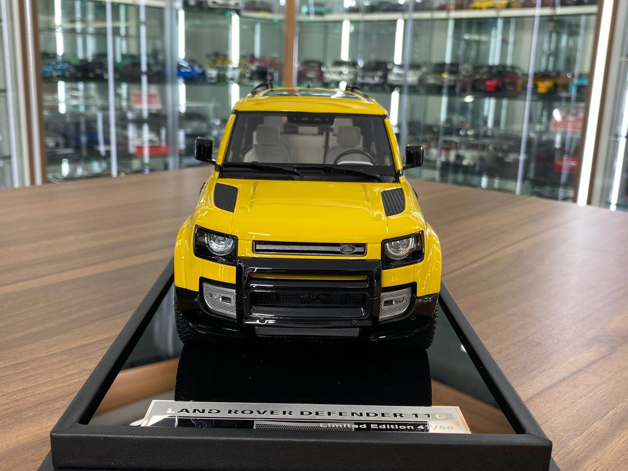 1/18 Resin MotorHelix Land Rover Defender 110 Desert Yellow Limited 50 pcs