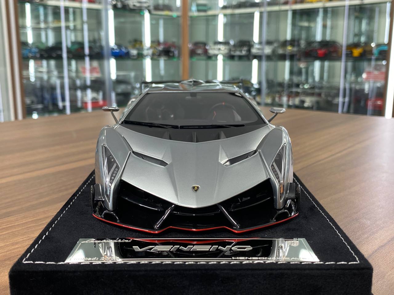 1/18 Resin Model H & H Lamborghini VENENO in Grigio Metalluro Silver - Limited 50 pcs