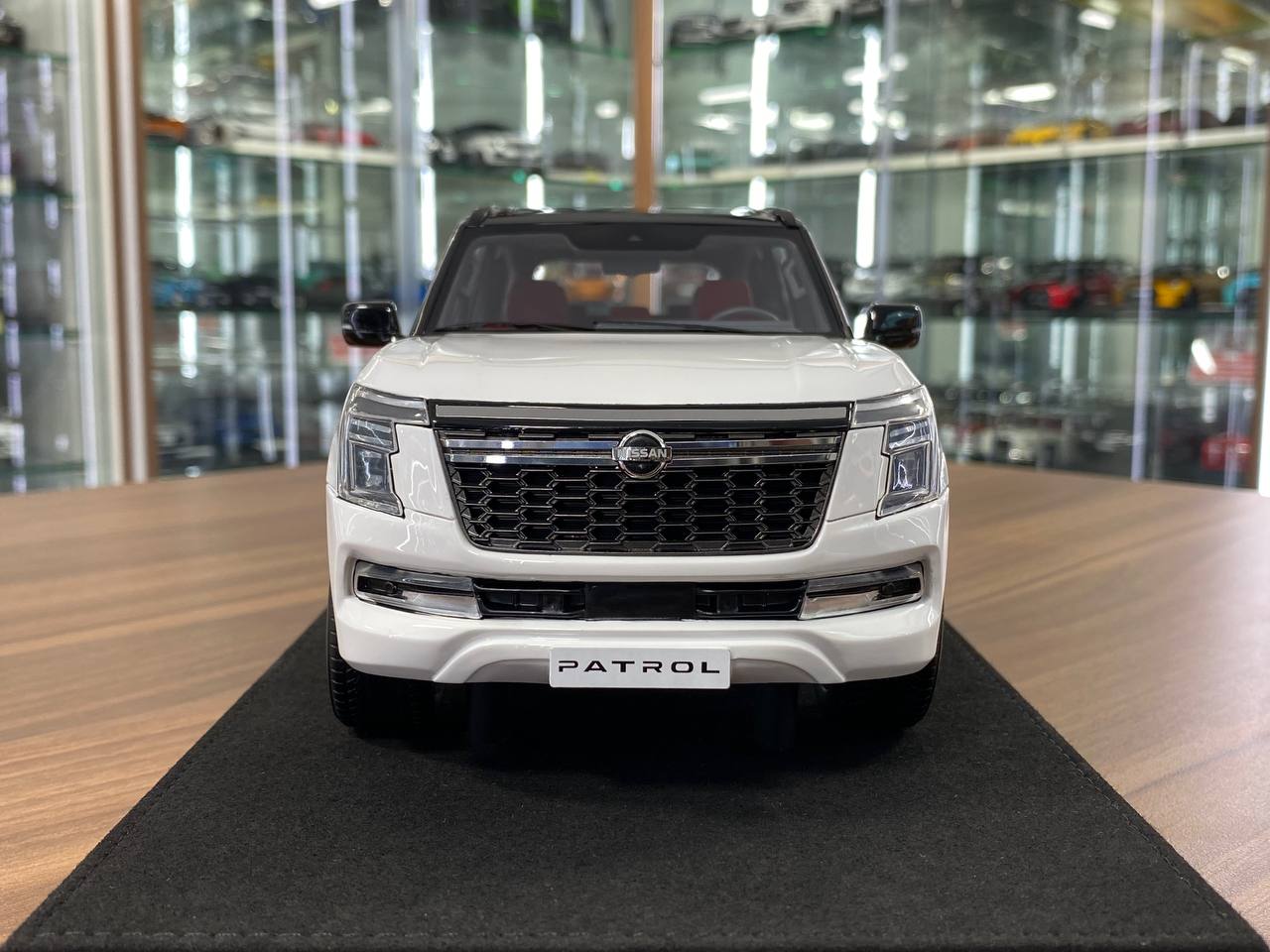 ★[Pre-Order | Delivery Sep 2025] 1/18 Diamand Nissan Patrol Y63  Premium – Grey – Limited Edition 50 pcs
