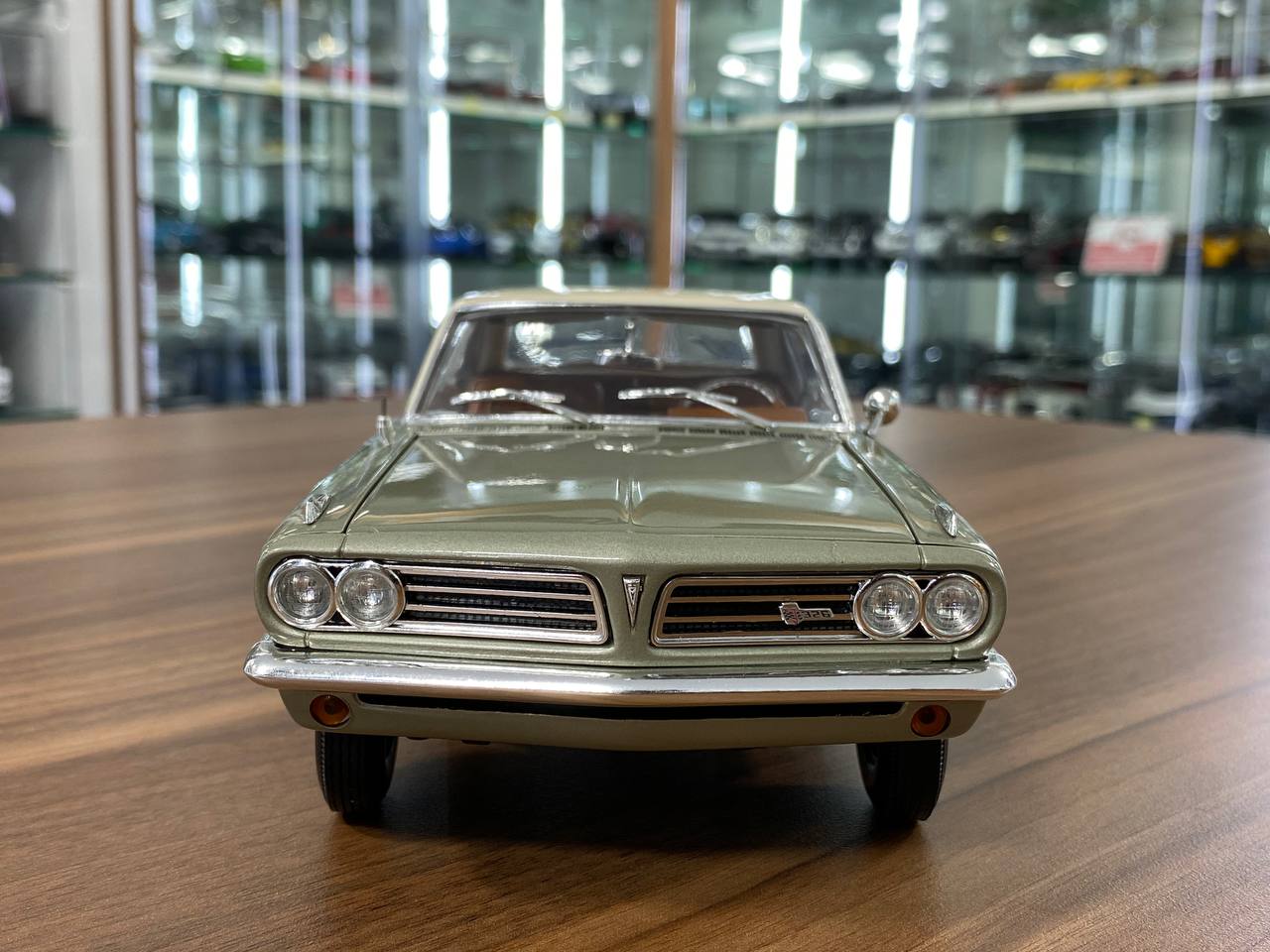 Highway 61 Pontiac LeMans Coupe 1963 -[1/18 Diecast, Green]