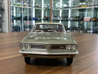 Highway 61 Pontiac LeMans Coupe 1963 -[1/18 Diecast, Green]