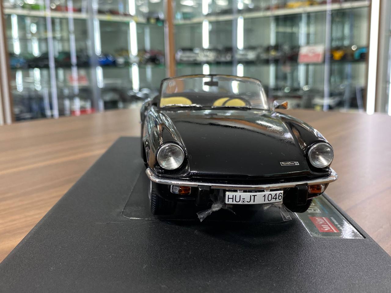 1/18 Diecast Sun Star Triumph Spitfire MK IV BLACK 1970 Miniature Car