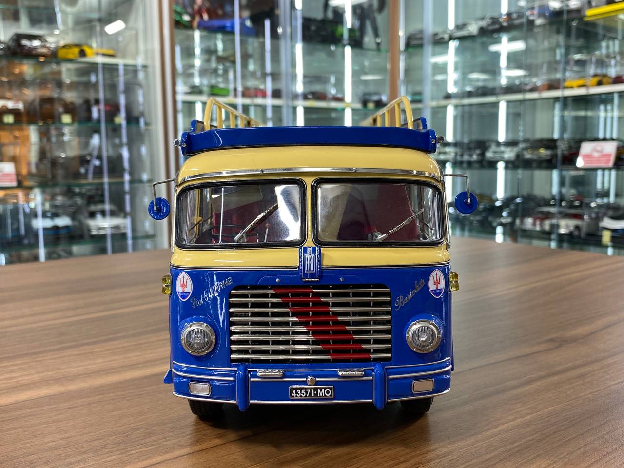 CMC Fiat 642 RN2 Bartoletti, 1957 Maserati Renntransporter [ 1/18 Diecast, Blue/ Yellow]