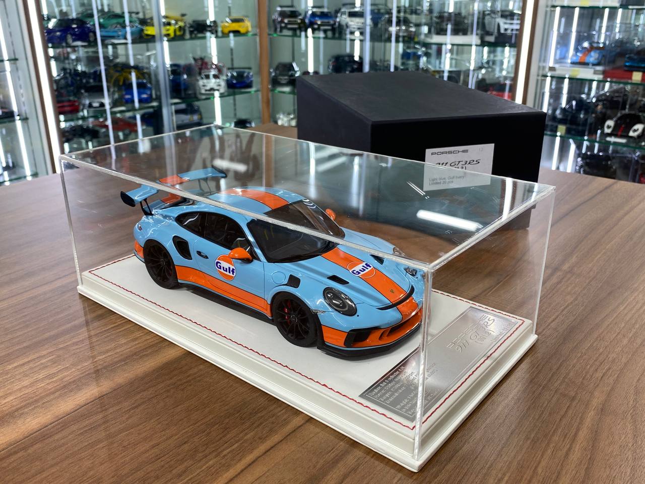 1:18 Resin Model  – Davis & Giovanni Porsche 911 GT3 RS (911.2) Gulf Blue Limited 20 pcs
