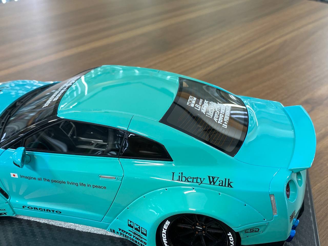 Nissan GT-R R35 Liberty Walk One Model [1/18 Tiffany Resin