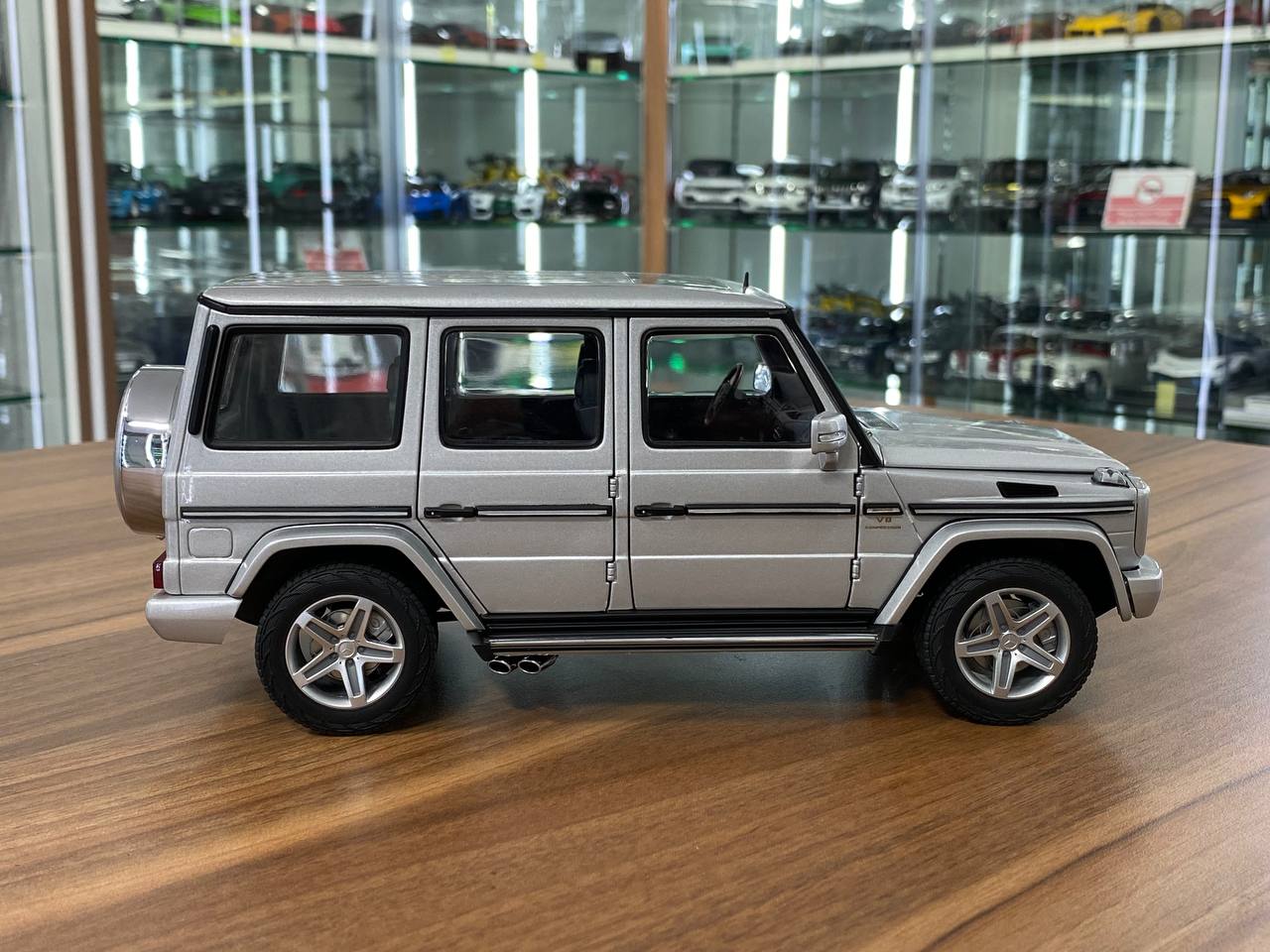 Autoart Mercedes benz G 55 AMG 2009 [1/18 Diecast silver