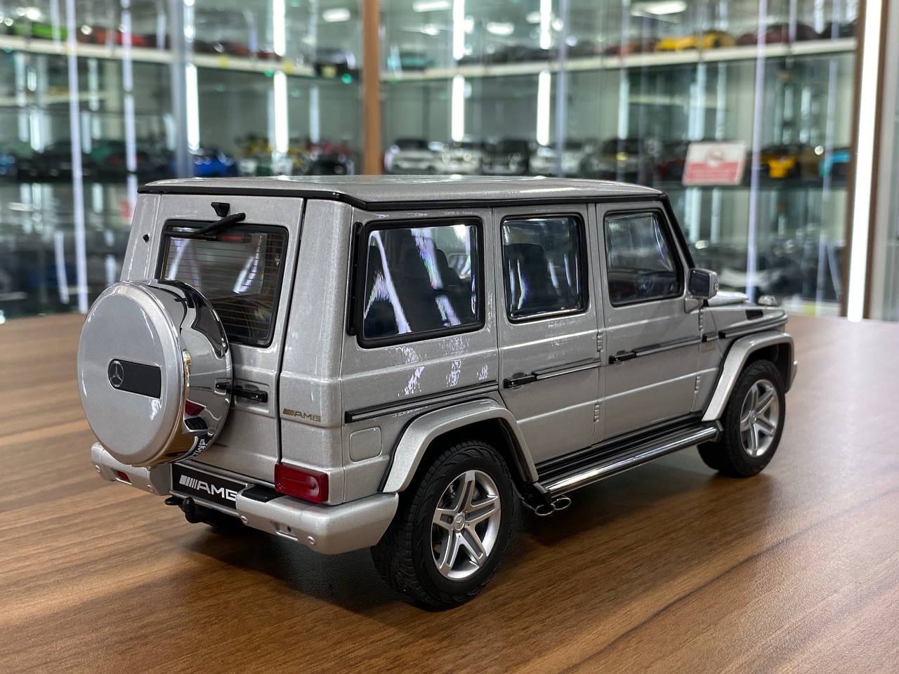 Autoart Mercedes benz G 55 AMG 2009 [1/18 Diecast silver]