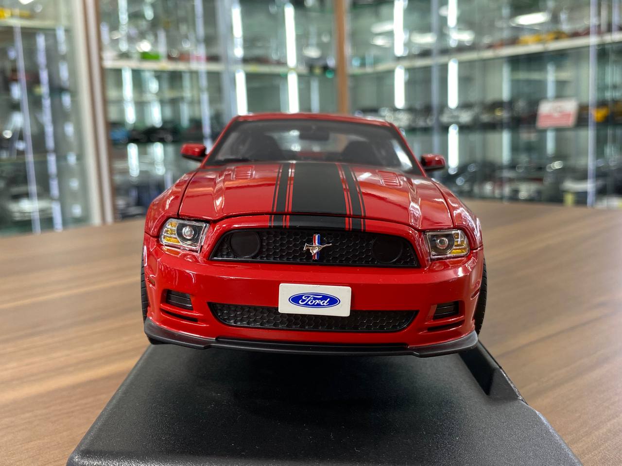 1/18 Diecast Ford Mustang BOSS 302 Red Model Car - Shelby Legend
