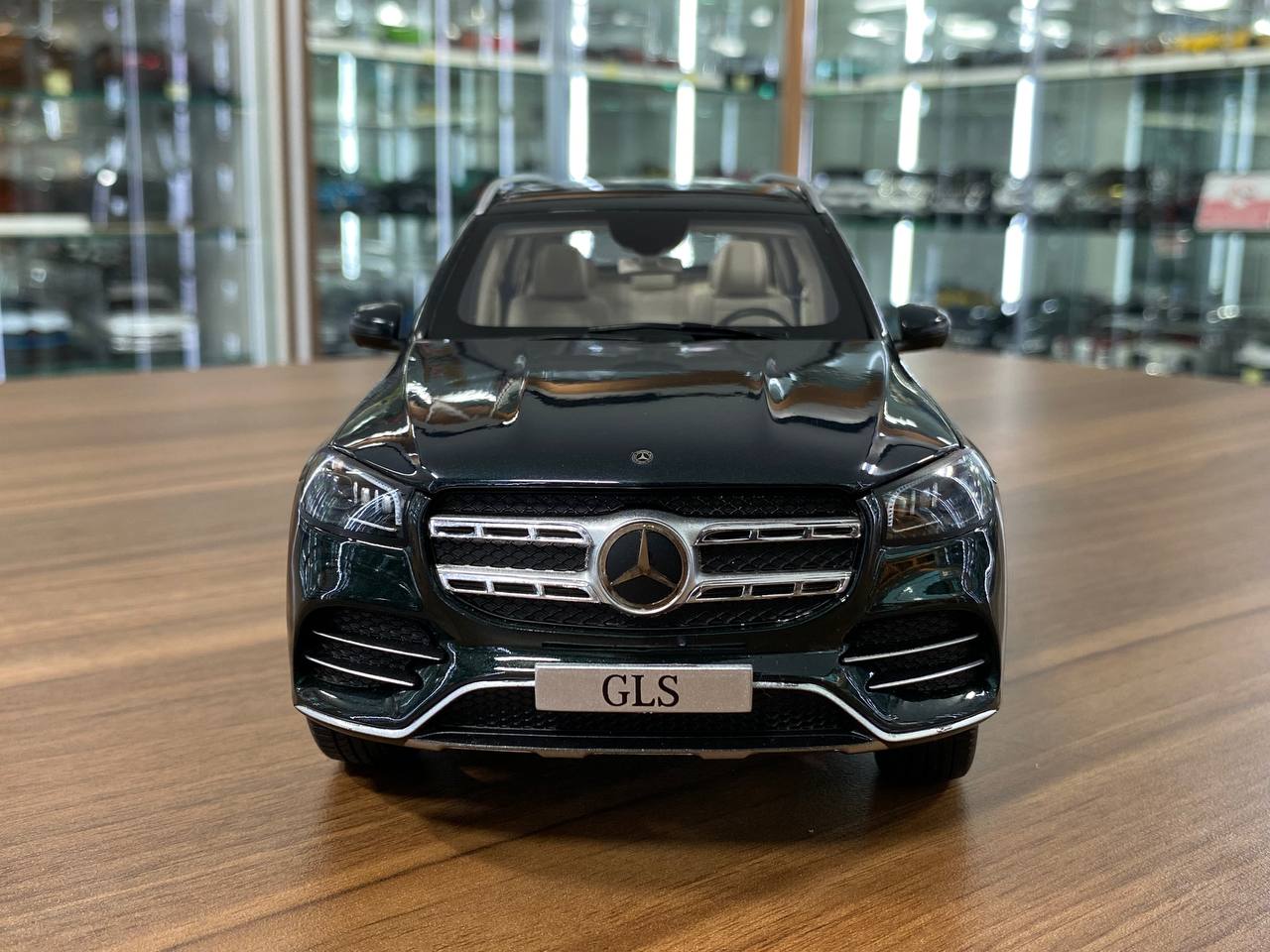 Paragon Model Dealer Edition Mercedes-Benz GLS - 1/18 Diecast, Emerald Green