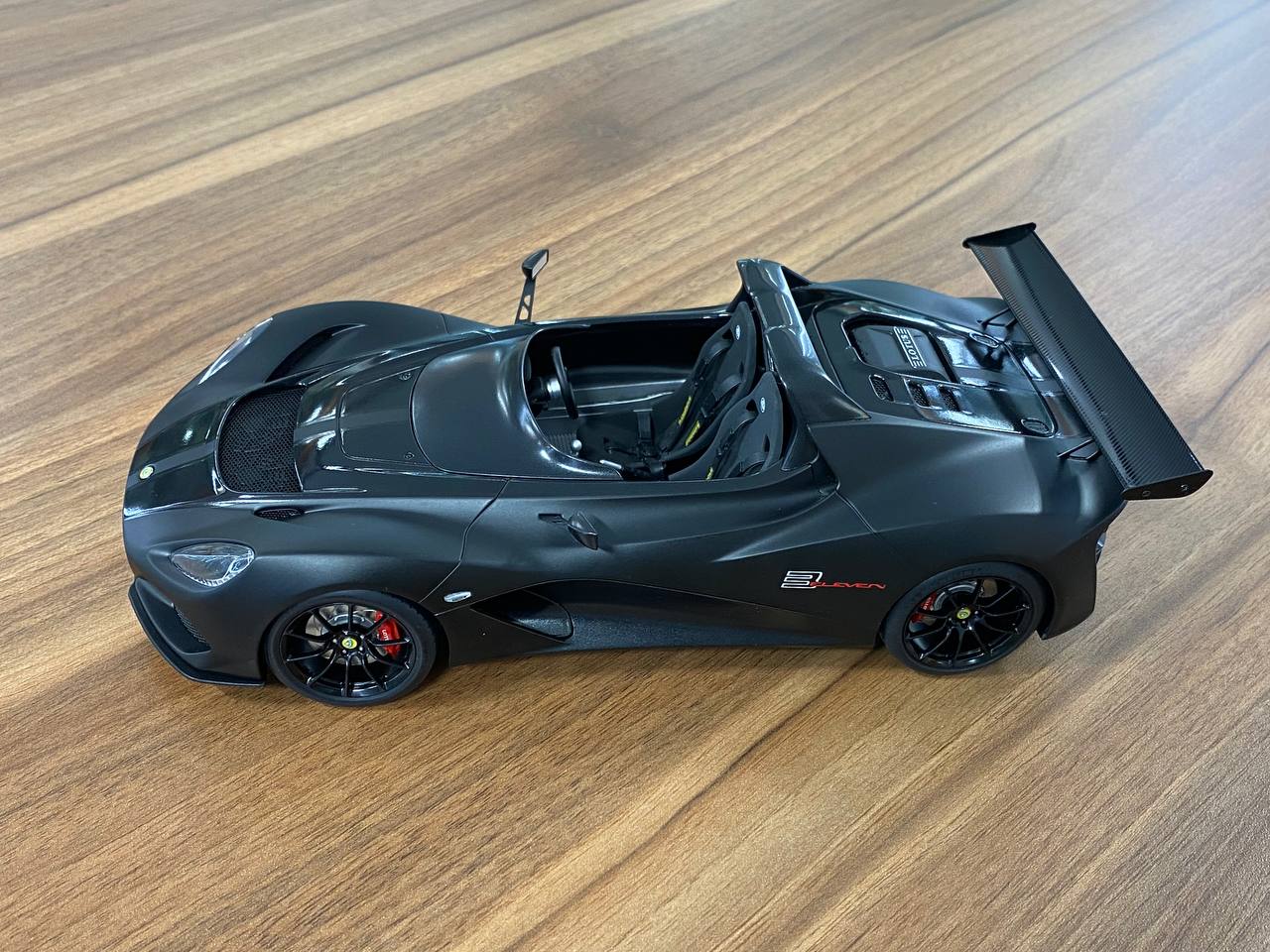 AUTOart - 未展示品 オートアート1/18 Lotus 3-Eleven マットブラック Amazon | AUTOart 1/18 ロータス 3-イレブン マット・ブラック