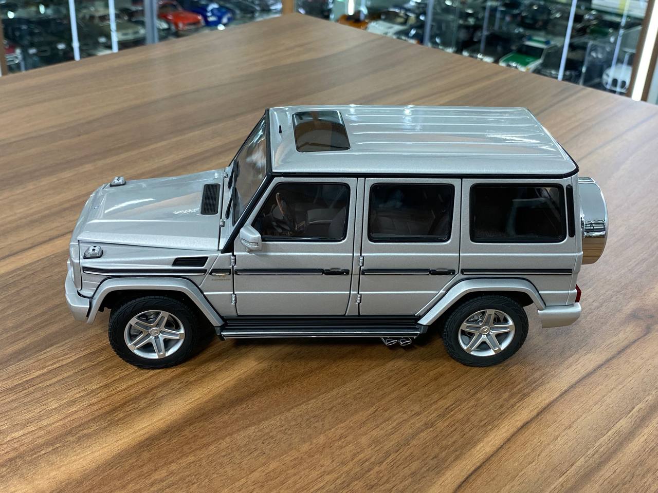 Autoart Mercedes benz G 55 AMG 2009 [1/18 Diecast silver]