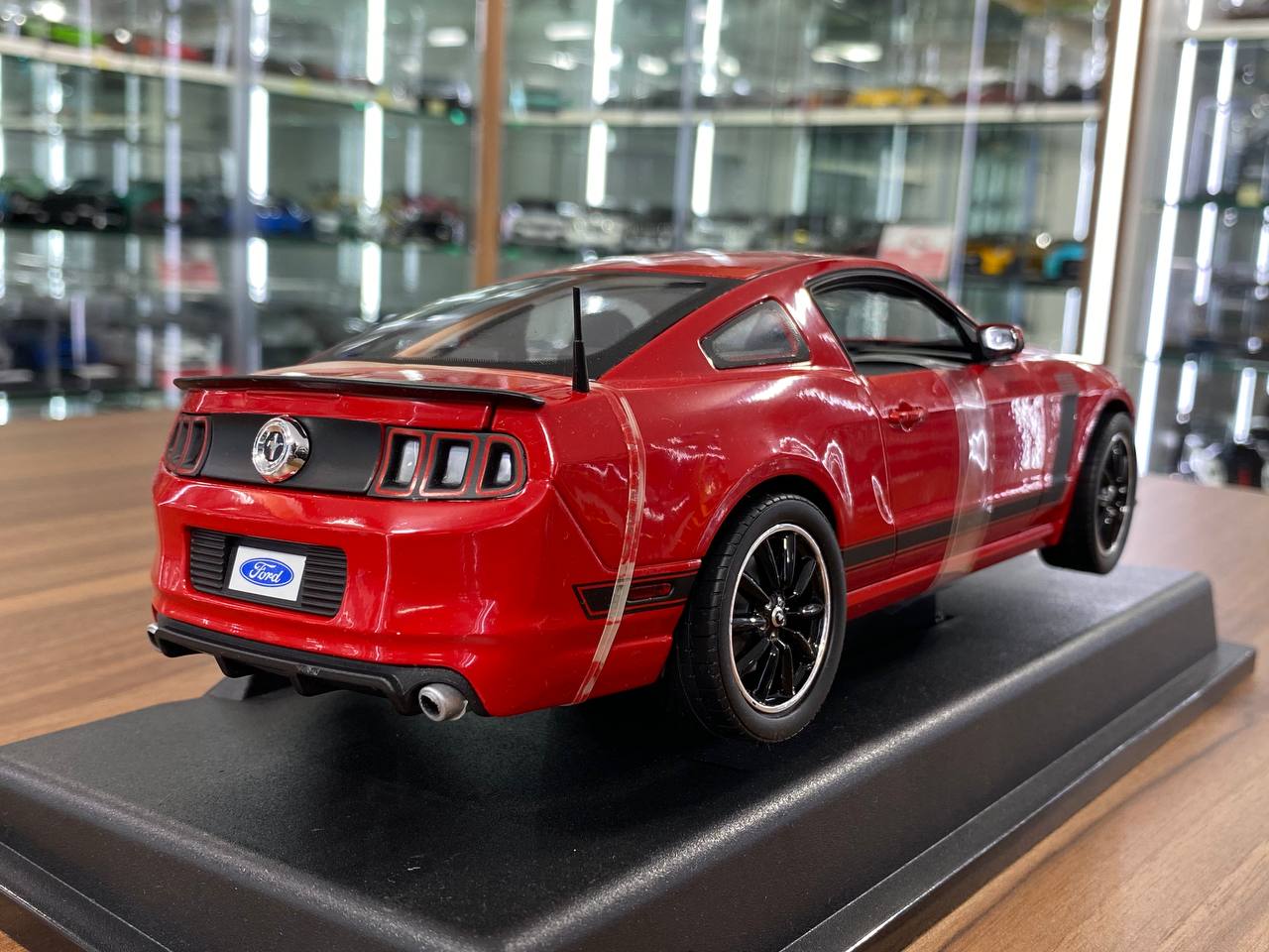 1/18 Diecast Ford Mustang BOSS 302 Red Model Car - Shelby Legend