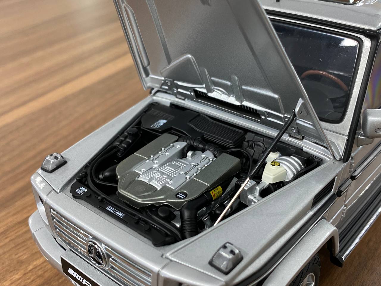 Autoart Mercedes benz G 55 AMG 2009 [1/18 Diecast silver]