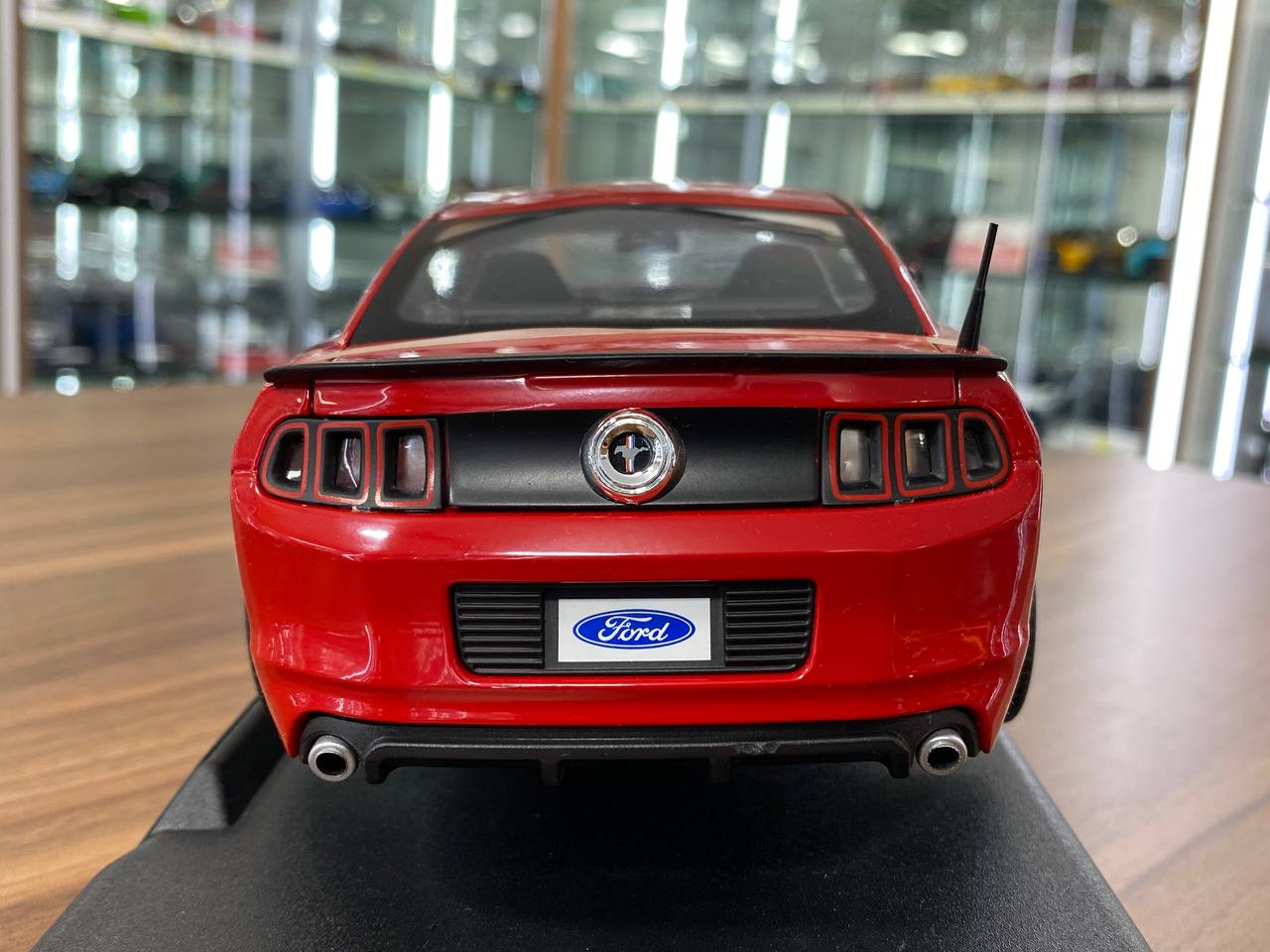 1/18 Diecast Ford Mustang BOSS 302 Red Model Car - Shelby Legend