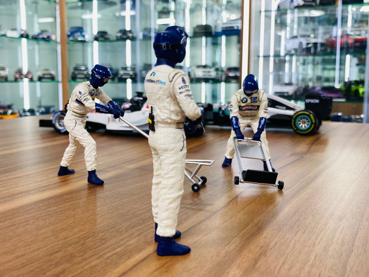 1/18 Resin – BMW Williams Jack Set by Minichamps