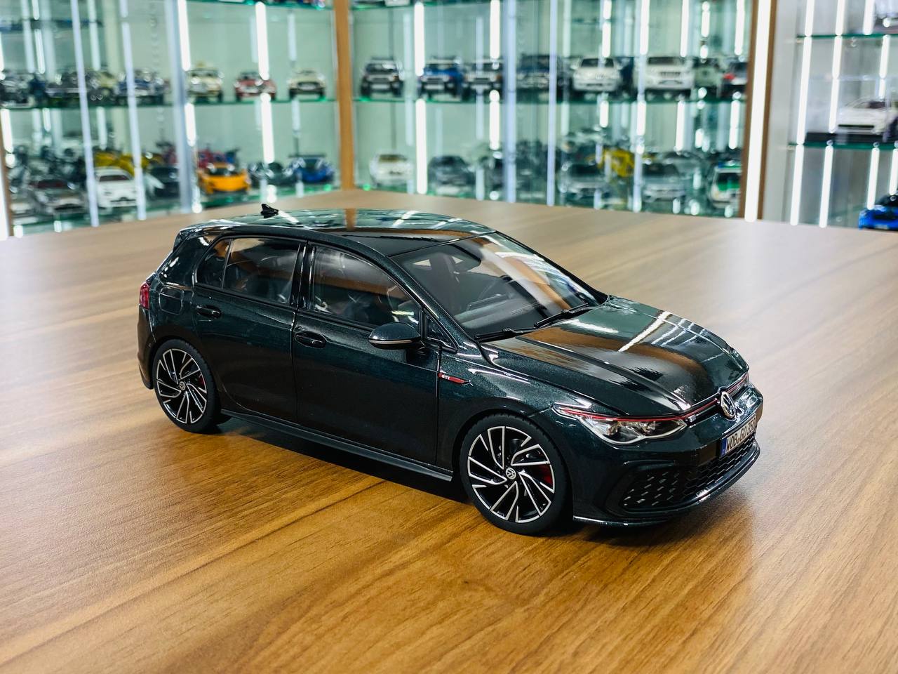 1/18 Diecast - VolksWagen Golf GTI 2021 Black metallic by Norev