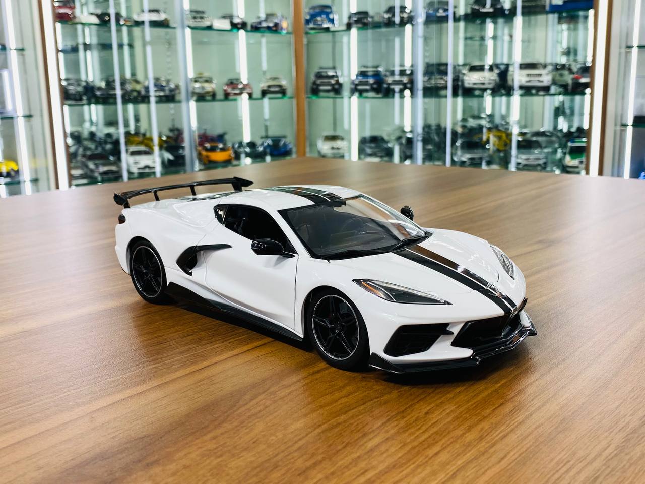 1/18 Diecast Full opening  Maisto Chevrolet Corvette Stingray Coupe 2020 White