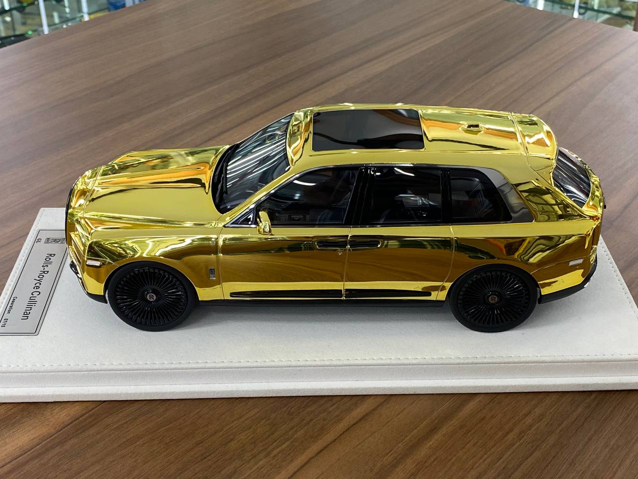 1/18 Resin GL Models Rolls Royce Cullinan Gold Chrome Limited to 15 pcs