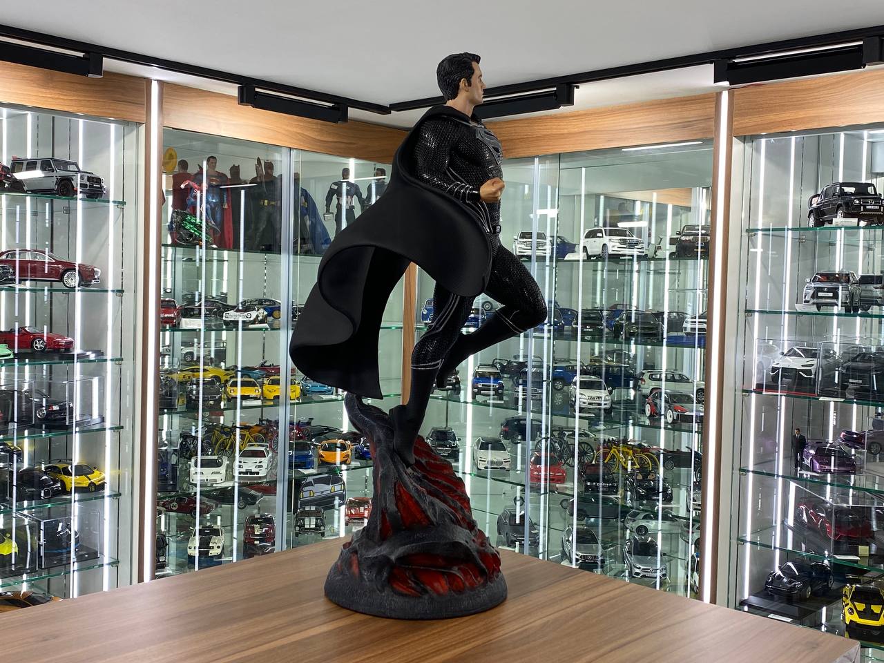 SUPERMAN  Black Suit “Justice League” Figure