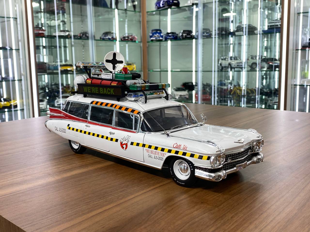 1/18 Ghostbusters II Cadillac ECTO-1A HOT WHEELS Elite Model Car