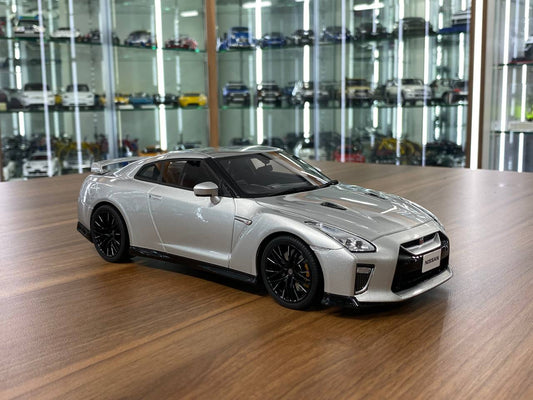 1:18 Resin Model - Kyosho Samurai Nissan GT-R R35 Premium Edition (Silver)