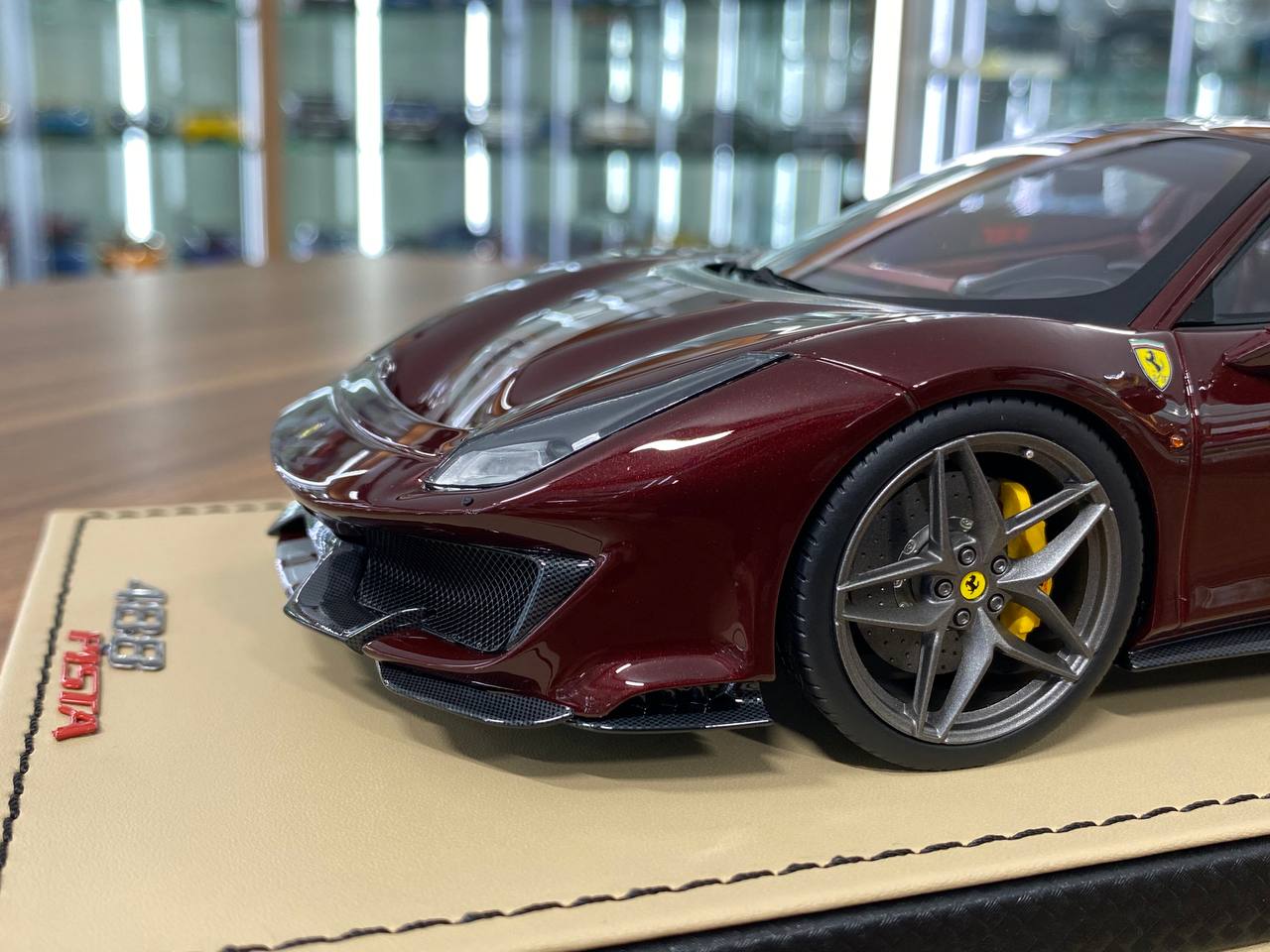 Ferrari 488 Pista Pink - 1/18 MR Collection Ferrari 488 Pista Pink - 1/18 MR Collection