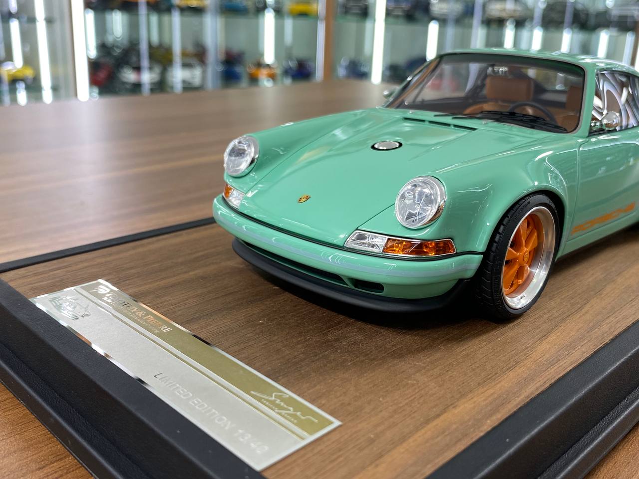 1/18 Porsche Singer 911 Timothy & Pierre in Tiffany