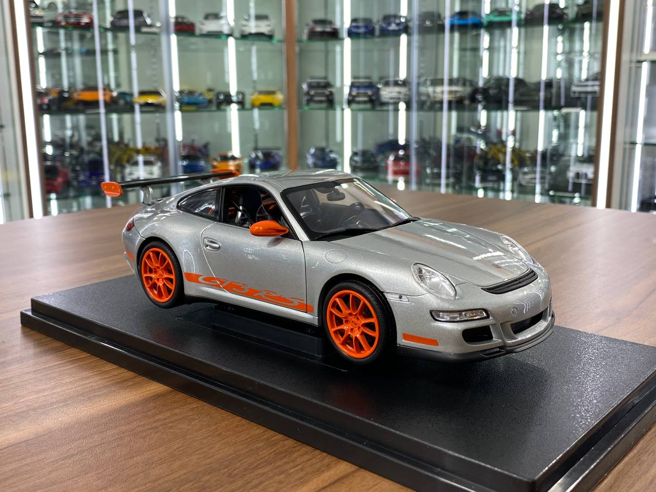 1/18 Welly Metal Diecast -Porsche 911(997) GT3 RS in Silver/Orange rim ...