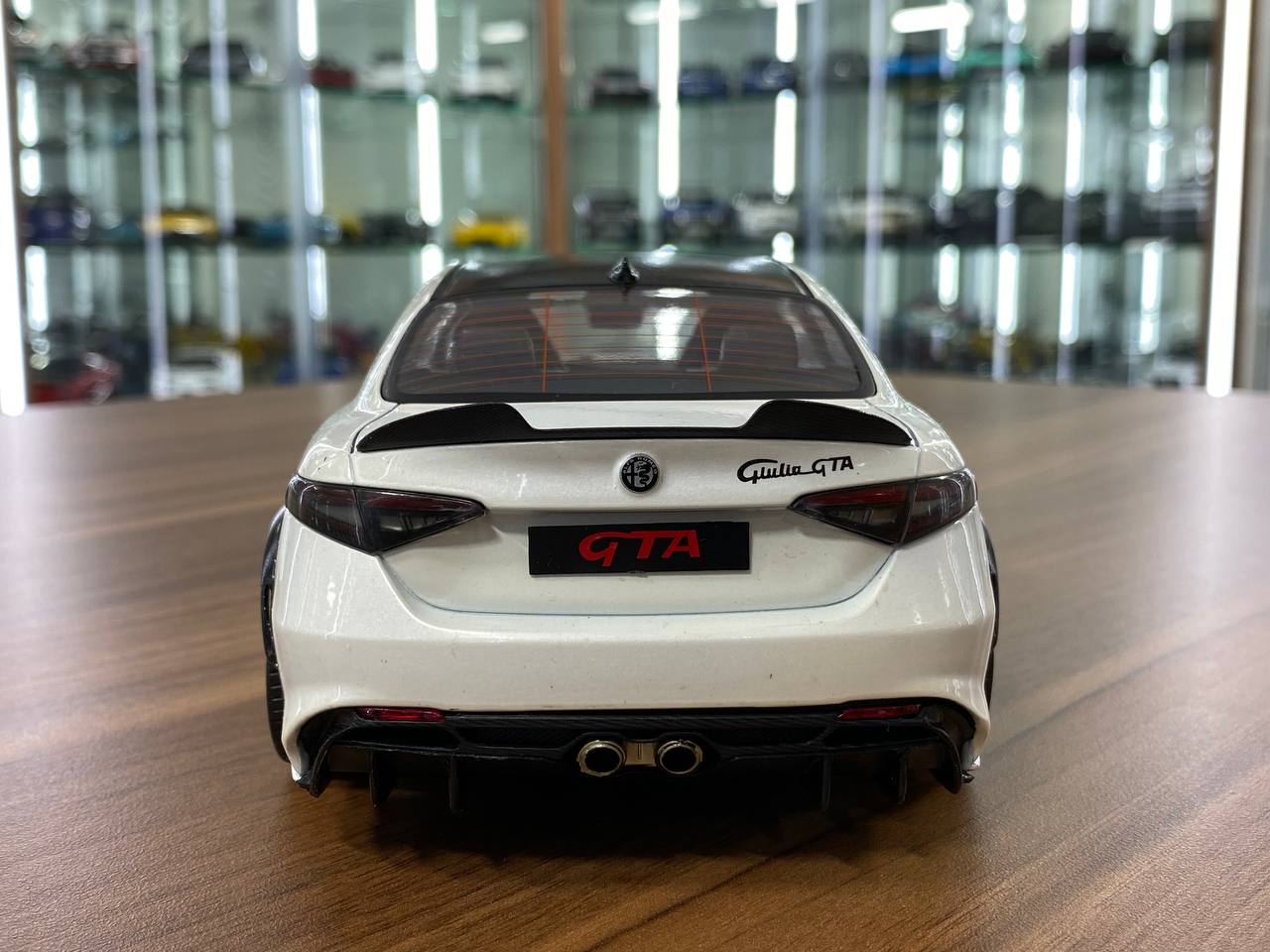Alfa Romeo Giulia GTA Nagemaakt Yellow 2022 1/18 SOLIDO Alfa Romeo Giulia GTA Nagemaakt Yellow 2022 1/18 SOLIDO