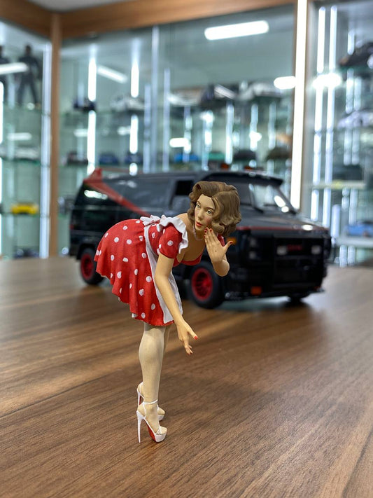 1/18 Scale Figure Set - Lady With Red Dress Figures